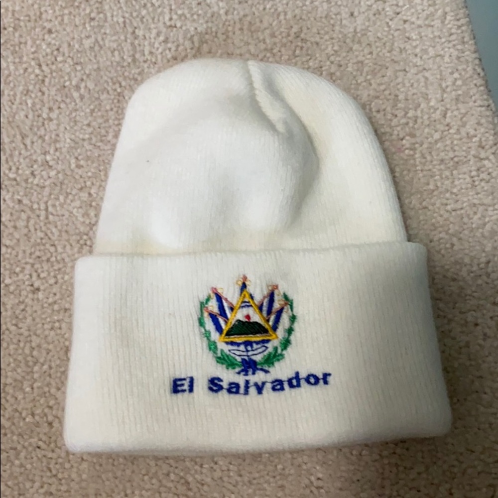El Salvador beanie